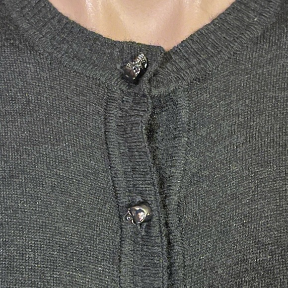 Pamela Dennis Women’s Small Black Semi Fitted Skull Buttons Cardigan - Picture 4 of 10